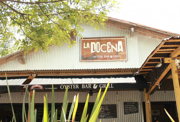 La Docena Oyster Bar & Grill